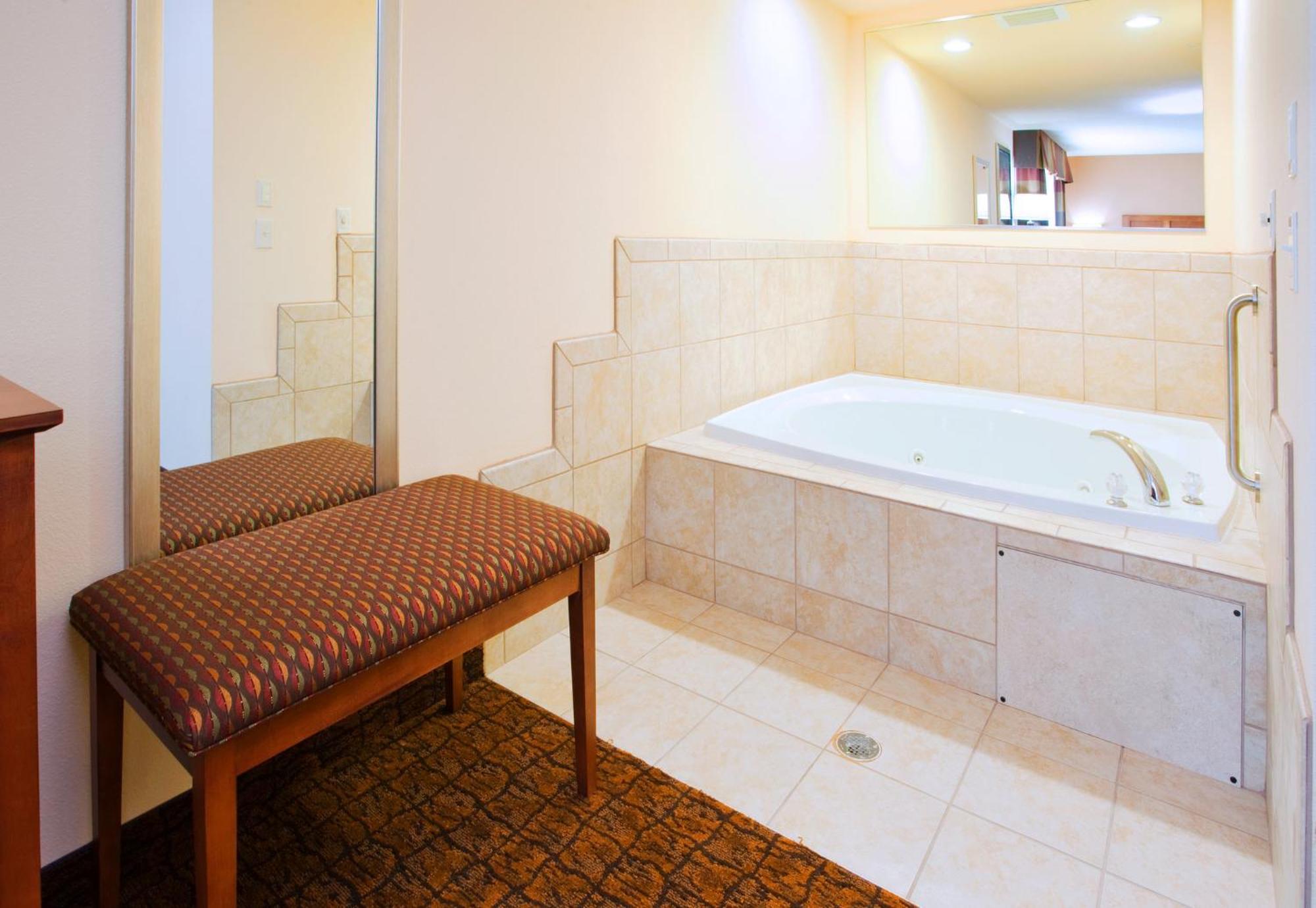 Holiday Inn Express Hotel & Suites Mount Airy By Ihg Εξωτερικό φωτογραφία